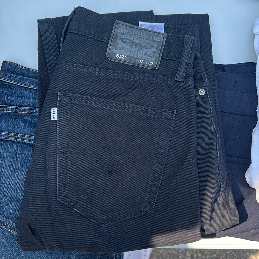 Men’s black Levi’s size 31/32